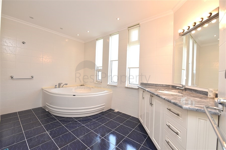 Spacious 7+1 villa in Kestel area