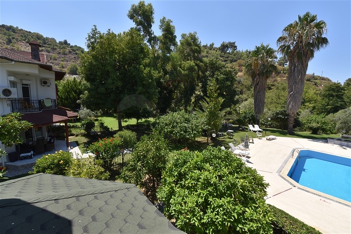 Spacious 7+1 villa in Kestel area