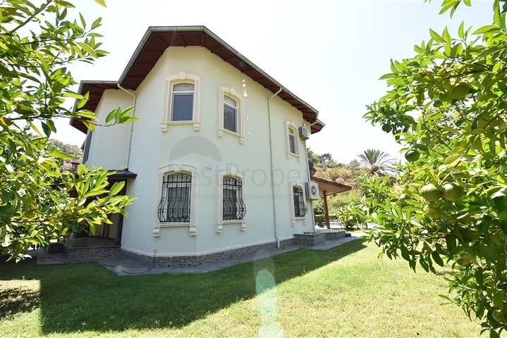 Spacious 7+1 villa in Kestel area