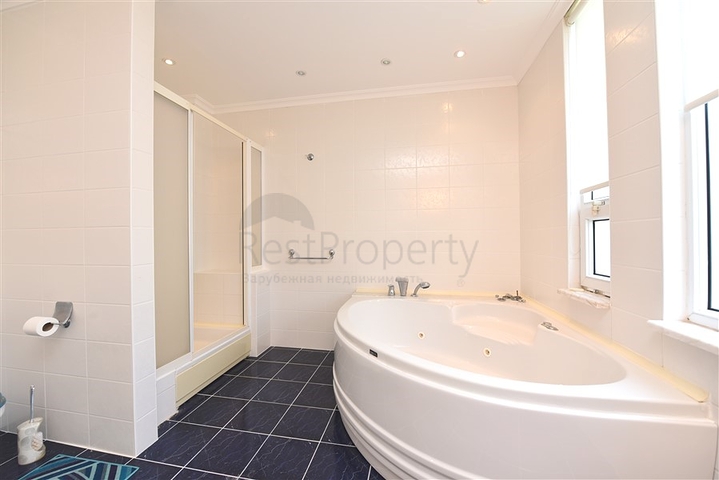 Spacious 7+1 villa in Kestel area