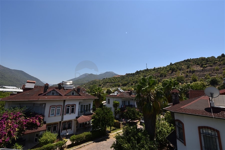 Spacious 7+1 villa in Kestel area