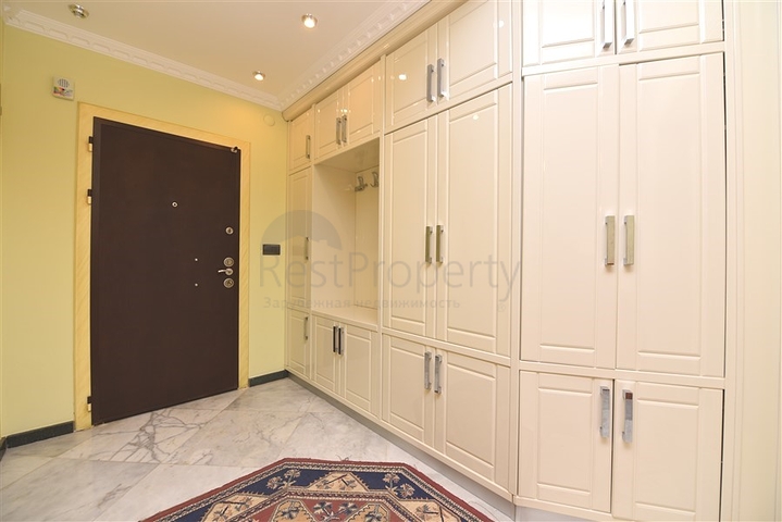 Spacious 7+1 villa in Kestel area