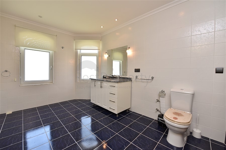 Spacious 7+1 villa in Kestel area