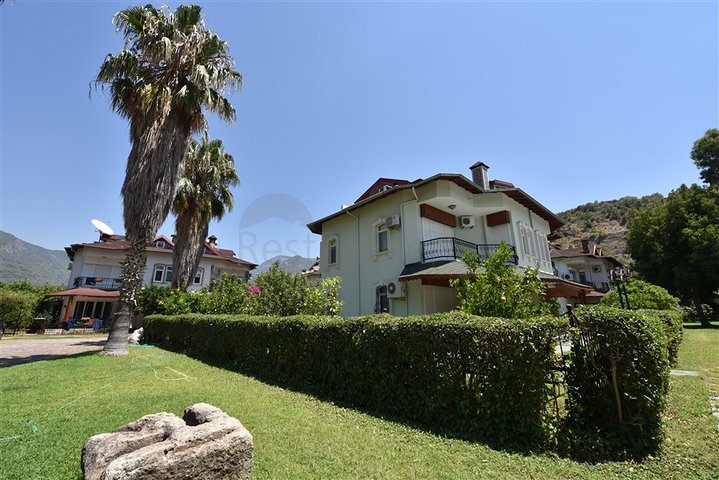 Spacious 7+1 villa in Kestel area