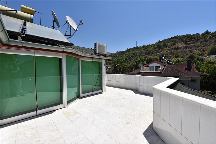 Spacious 7+1 villa in Kestel area