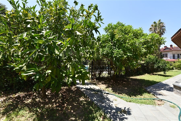 Spacious 7+1 villa in Kestel area