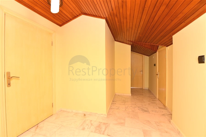 Spacious 7+1 villa in Kestel area