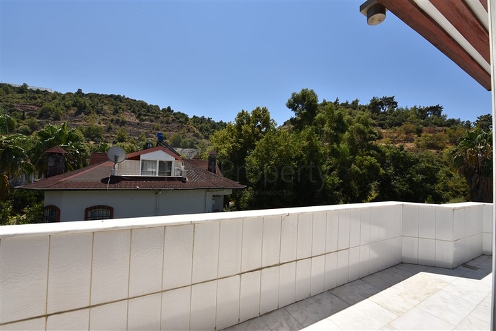 Spacious 7+1 villa in Kestel area