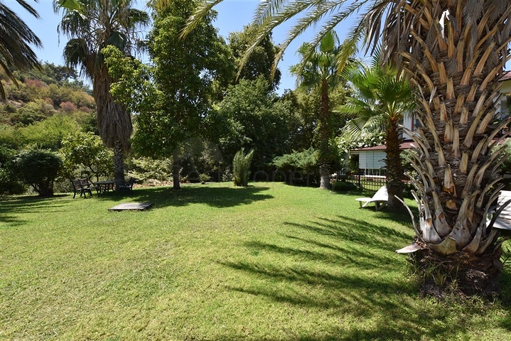 Spacious 7+1 villa in Kestel area