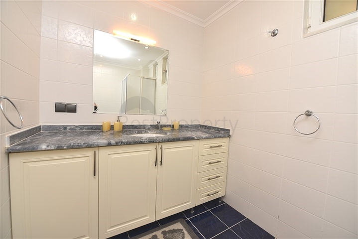 Spacious 7+1 villa in Kestel area