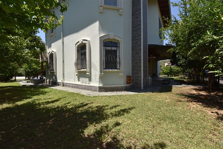 Spacious 7+1 villa in Kestel area