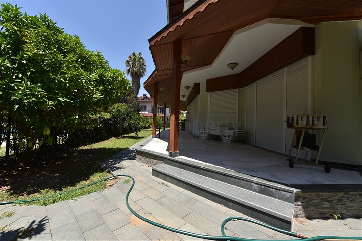 Spacious 7+1 villa in Kestel area