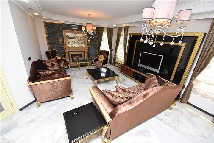 Spacious 7+1 villa in Kestel area