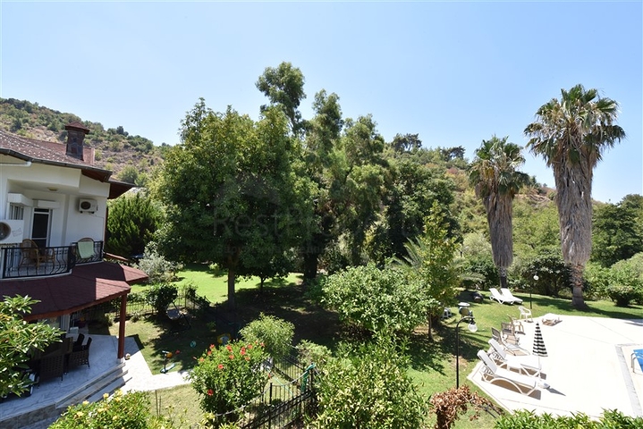 Spacious 7+1 villa in Kestel area