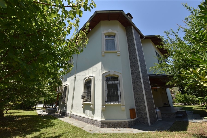 Spacious 7+1 villa in Kestel area
