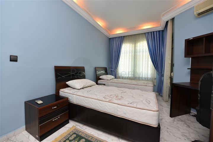 Spacious 7+1 villa in Kestel area