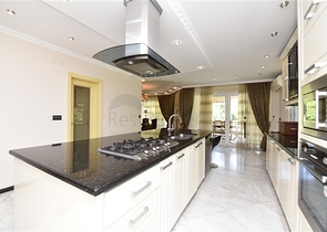 Spacious 7+1 villa in Kestel area