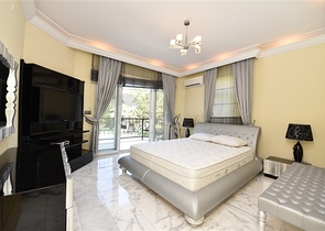 Spacious 7+1 villa in Kestel area