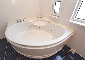 Spacious 7+1 villa in Kestel area