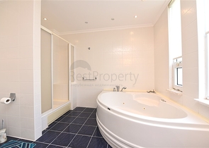 Spacious 7+1 villa in Kestel area