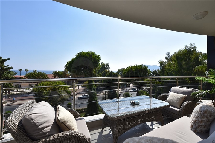 Rare in The Market - Beachfront luxury apt - 4 bedroom - Alanya Center 