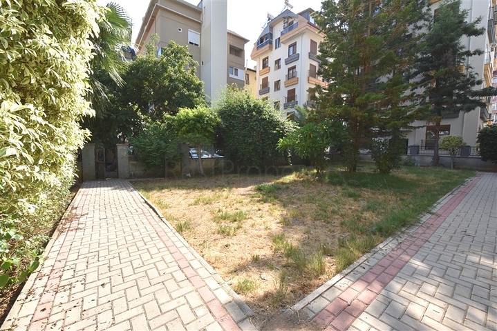 3+1 apartment near the sea in the center of Alanya