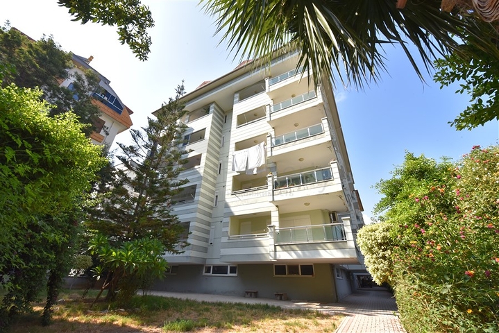 3+1 apartment near the sea in the center of Alanya