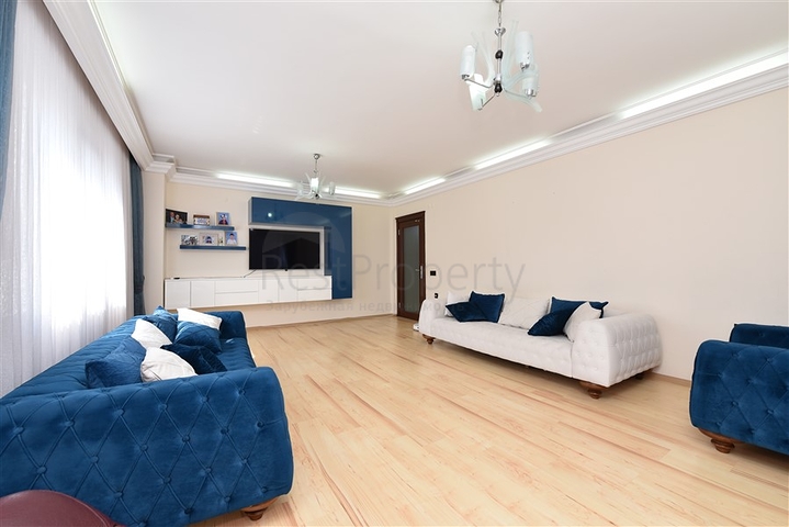 3+1 apartment near the sea in the center of Alanya