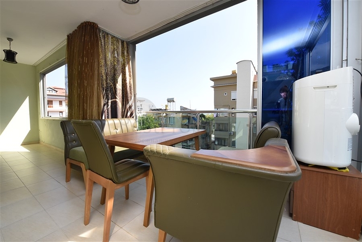 3+1 apartment near the sea in the center of Alanya