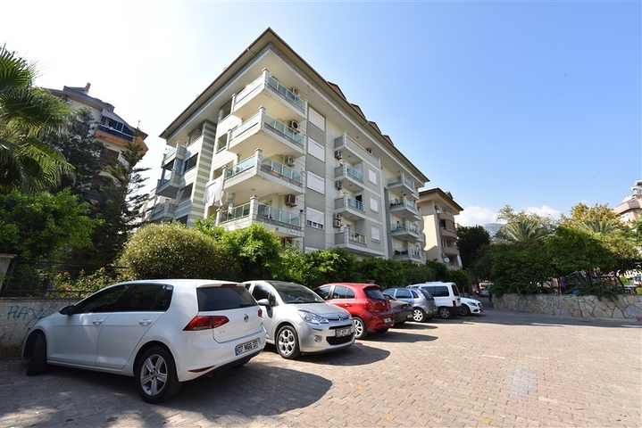 3+1 apartment near the sea in the center of Alanya
