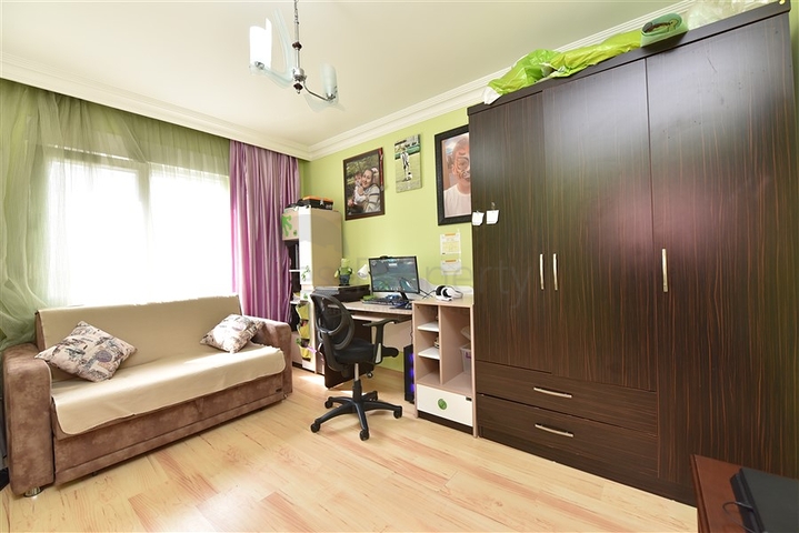 3+1 apartment near the sea in the center of Alanya