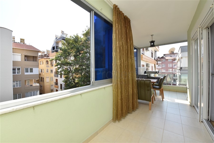 3+1 apartment near the sea in the center of Alanya