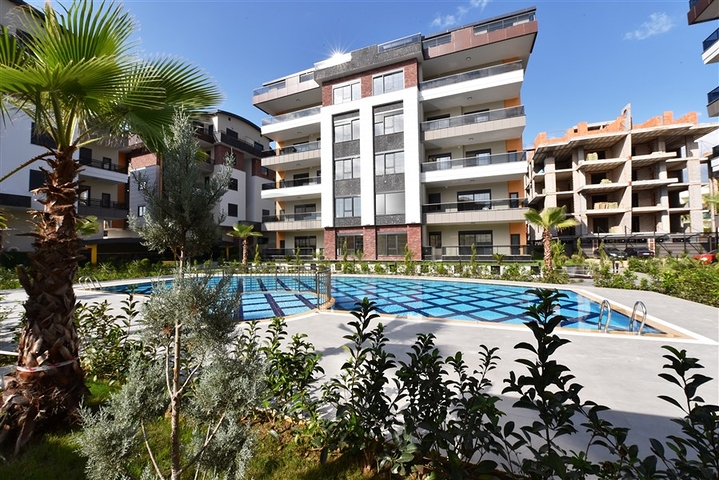Furnished 3+1 Penthouse in Oba, Alanya – Terrace, Pool & Resort Facilities