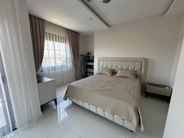 Furnished 3+1 Penthouse in Oba, Alanya – Terrace, Pool & Resort Facilities