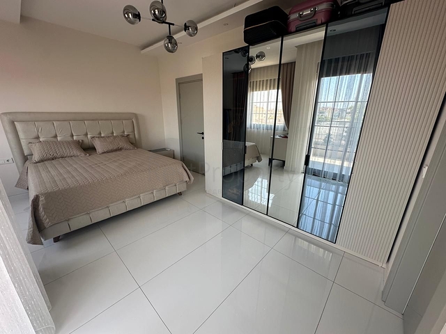 Furnished 3+1 Penthouse in Oba, Alanya – Terrace, Pool & Resort Facilities