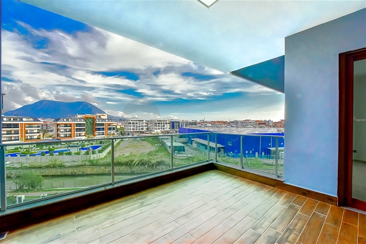 Spacious 3+1 Apartment in Oba – Modern Complex Near METRO