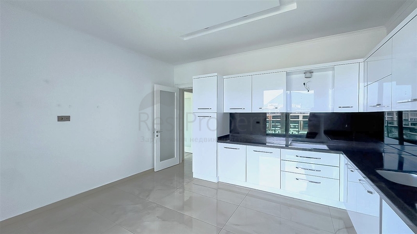 Spacious 3+1 Apartment in Oba – Modern Complex Near METRO