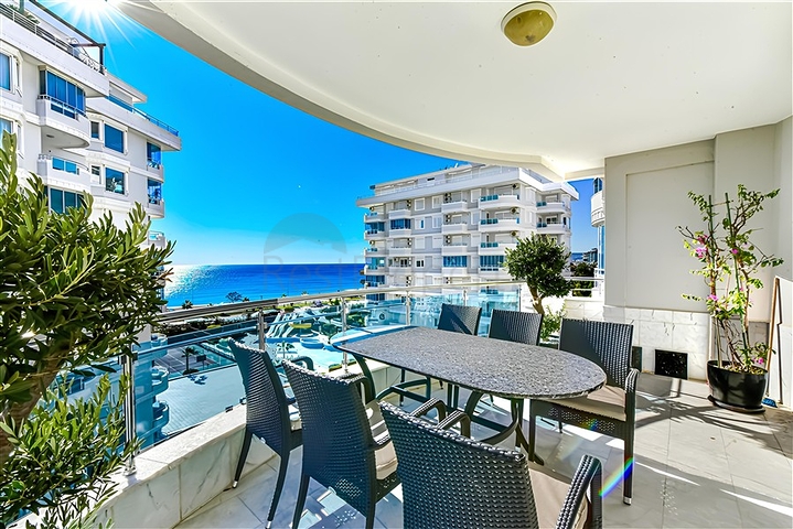 Spacious 3+1 Seafront Apartment with Dim River Views in Tosmur, Alanya – 161 m²