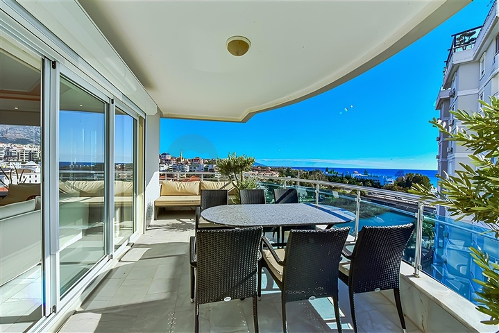 Spacious 3+1 Seafront Apartment with Dim River Views in Tosmur, Alanya – 161 m²