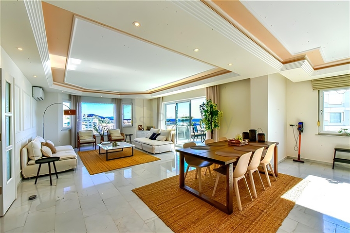 Spacious 3+1 Seafront Apartment with Dim River Views in Tosmur, Alanya – 161 m²