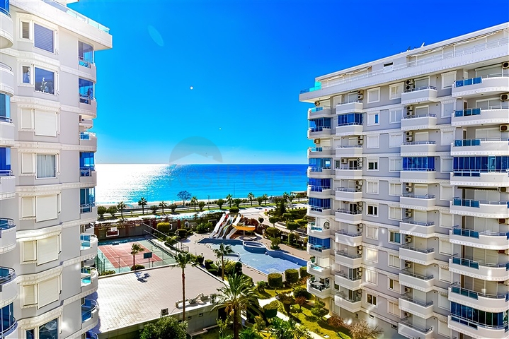 Spacious 3+1 Seafront Apartment with Dim River Views in Tosmur, Alanya – 161 m²