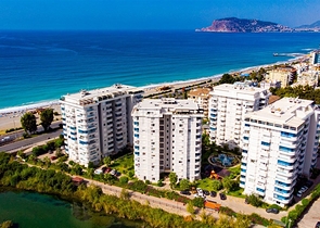 Spacious 3+1 Seafront Apartment with Dim River Views in Tosmur, Alanya – 161 m²