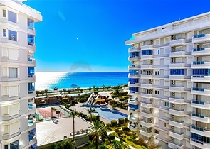 Spacious 3+1 Seafront Apartment with Dim River Views in Tosmur, Alanya – 161 m²