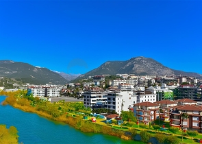 Spacious 3+1 Seafront Apartment with Dim River Views in Tosmur, Alanya – 161 m²