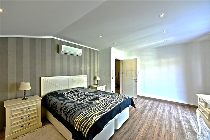 Furnished 4+1 Penthouse in Oba, Alanya – Elite Riverside Complex