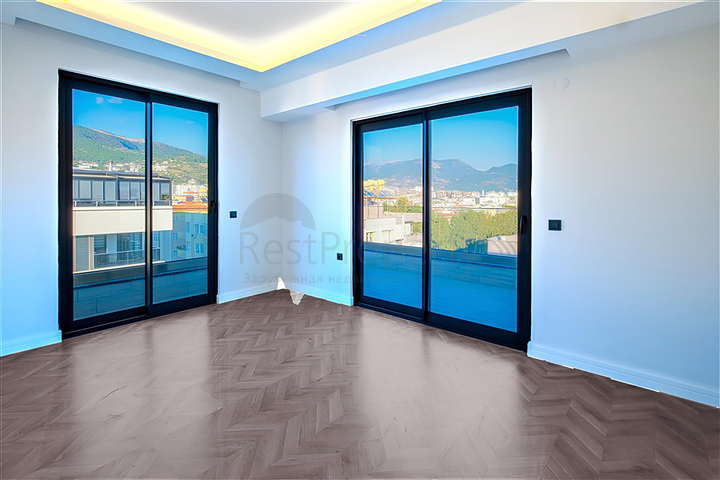 Seafront 4+1 Penthouse in Alanya Center – Citizenship Eligible