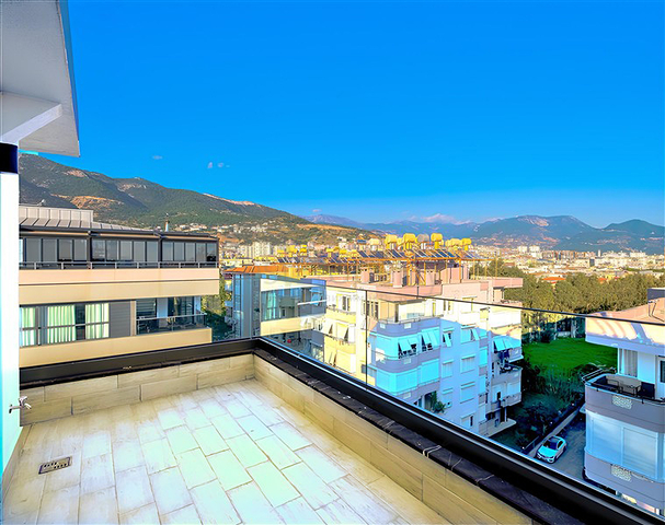 Seafront 4+1 Penthouse in Alanya Center – Citizenship Eligible