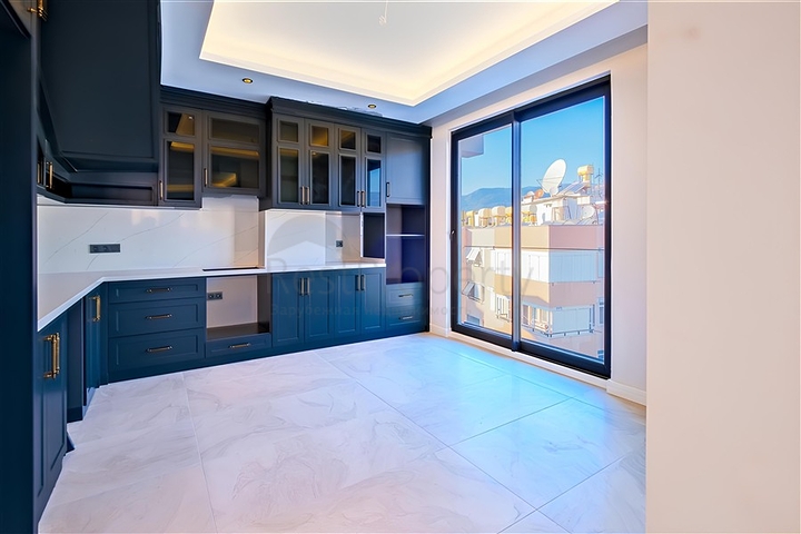 Seafront 4+1 Penthouse in Alanya Center – Citizenship Eligible