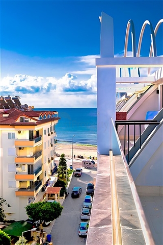 Seafront 4+1 Penthouse in Alanya Center – Citizenship Eligible