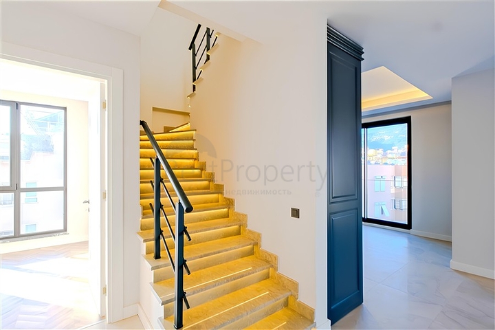 Seafront 4+1 Penthouse in Alanya Center – Citizenship Eligible